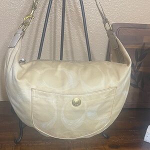 Coach Bag Elegant Cream fabric Shoulder Bag